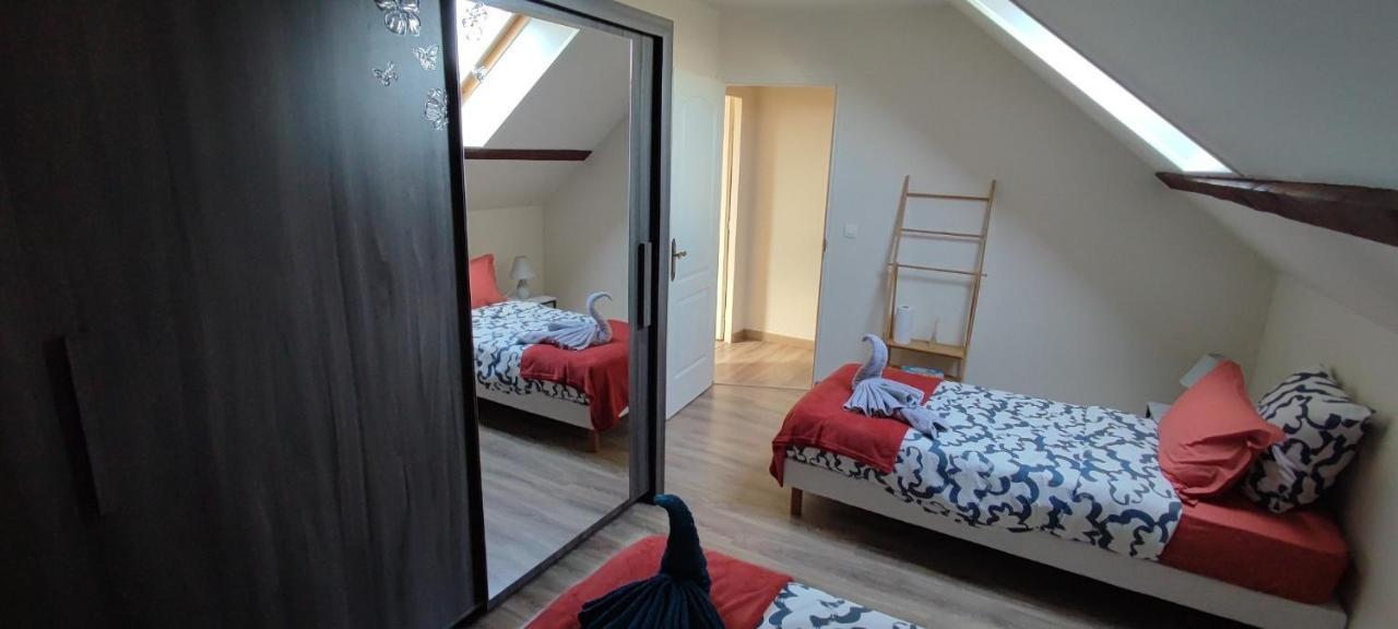 Au Pied Du Chateau 2 Bellegarde-du-Loiret الغرفة الصورة